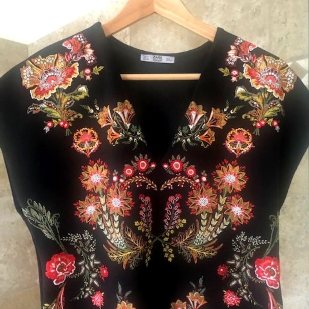 Zara Small Notch Neck Short sleeve "Embroidered" Tee Multi-Colored